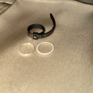 🩷Pair of sterling silver stacking rings one is size 5, and the other is size 3🩷